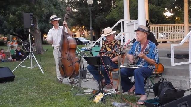 Casey McGill, Keith Cary, & Robert Armstrong, "Take a picture of the Moon " July 27, 2017, Winters смотреть онлайн