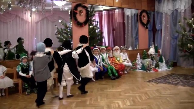 Танец Пингвина ❄ Новогодний праздник смотреть онлайн