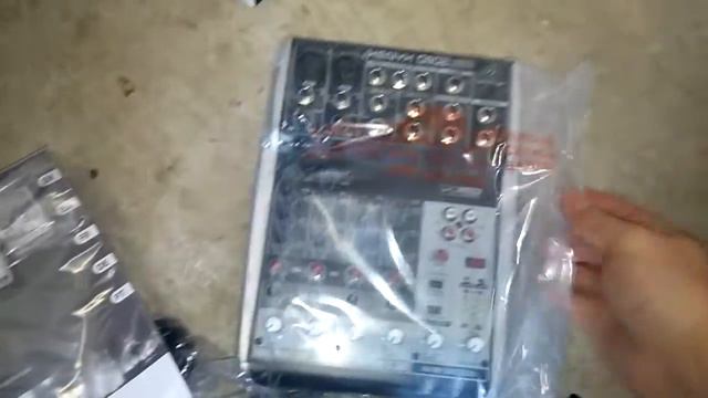 Unboxing xenyx Q802USB смотреть онлайн