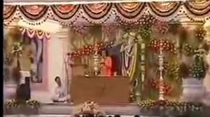 SAI BABA :: CВАМИ ПОЁТ БХАДЖАНЫ