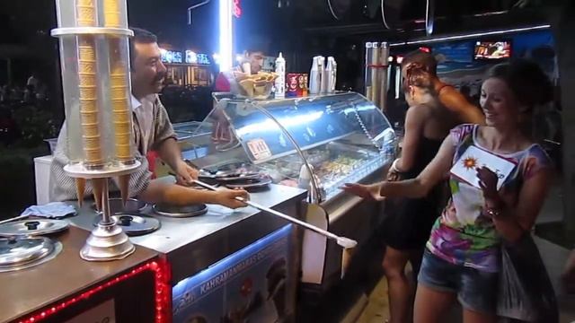 Турецкое мороженное - попробуй отбери! смотреть онлайн