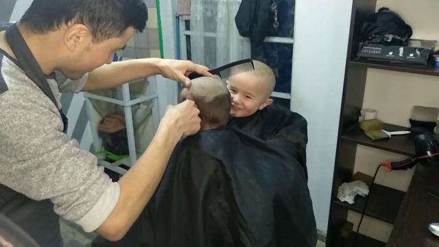 КАК СТРИЧЬ ДЕТЕЙ МАШИНКОЙ смотреть онлайн