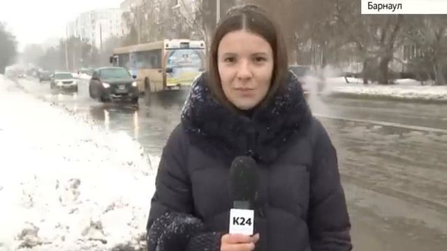 Вода затопила участки улиц Солнечная поляна и Энтузиастов. Прямое включение смотреть онлайн