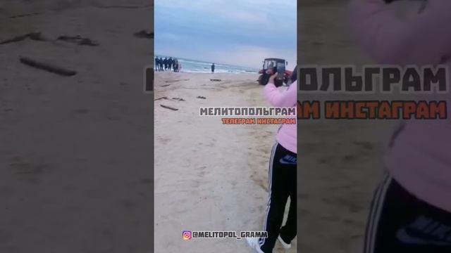 Кирилловка водитель проехался по пляжу смотреть онлайн