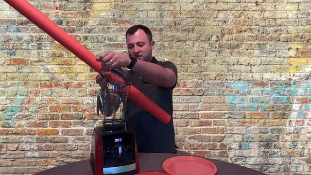 Can I blend it? Pool noodle in the Vitamix A2500 Ascent series blender. Will it blend? смотреть онлайн