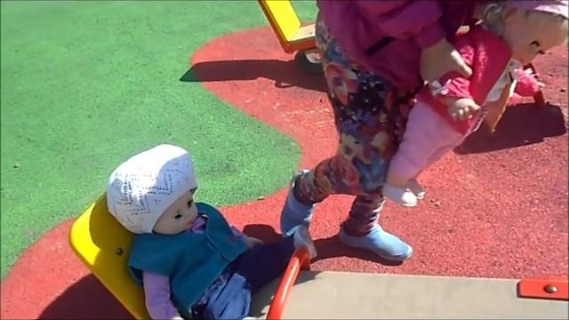 УТРО ПРОГУЛКА С КУКЛАМИ ВО ДВОРЕ смотреть онлайн