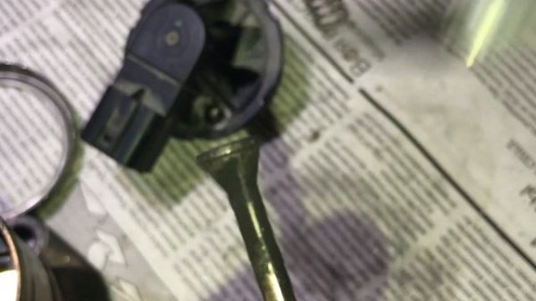 Чистка клапана ЕГР на ХОНДЕ ОДИССЕЙ RA6. ホンダオデッセイ車のEGRバルブ. EGR valve on a Honda Odyssey car