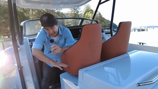 WHAT'S DIFFERENT about this CENTER CONSOLE Ryck 280 Adventure Boat?? смотреть онлайн