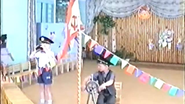 Утренник в детском саду г. Сыктывкара (съемка 2000 года) смотреть онлайн