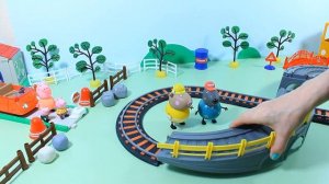 Собираем конструктор Железная Дорога Катаем Игрушки на Игрушечном Поезде!!!