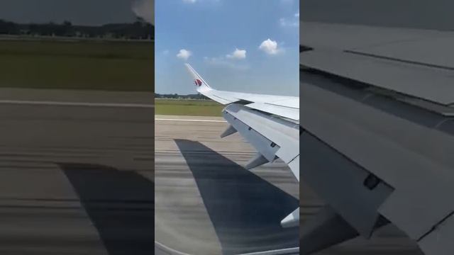 Жёсткая посадка от пилотов Малазийских авиалиний. смотреть онлайн