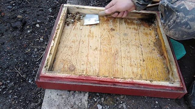 Простой и ЕФЕКТИВНЬІЙ способ заменьі и ДЕЗИНФЕКЦИИ ДОНЬЕВ в ульях/ПЧЕЛОВОДСТВО смотреть онлайн