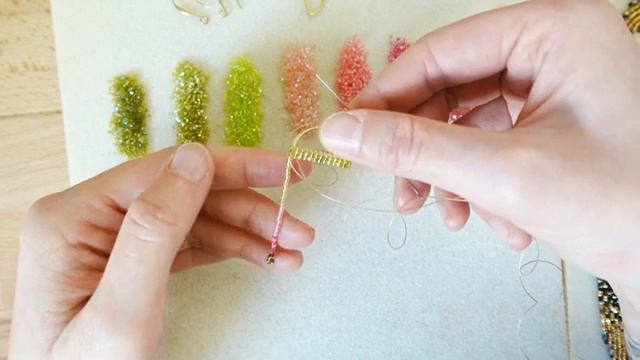 Beading Tutorial #4 | "Odoti" fringe earrings with findings, how to make ombre summer DIY jewelry смотреть онлайн