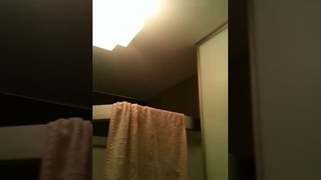 Отделка стеклянными панелями и зеркалом ванной. смотреть онлайн