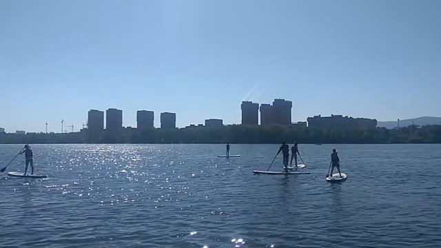 Сапсёрфинг. Лето, друзья, собаки, река и я даже НЕ УПАЛА! смотреть онлайн
