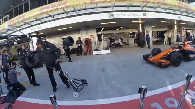 VLOG #21.2 Гран-при России 2017. Прогулка по пит-лейну! (часть 2) смотреть онлайн