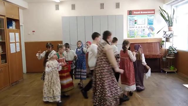 Фольклорный ансамбль "Соколик" - "Прялица" смотреть онлайн