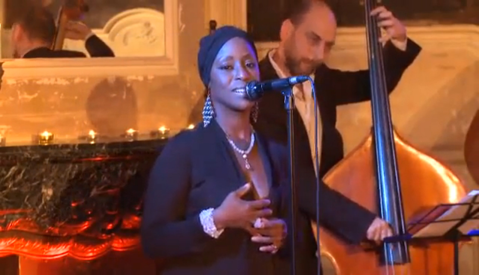 DVORA DAVIS PRESENTS BOND BASSEY & JAZZ - LIVE AND LET DIE. afisha.relax. by смотреть онлайн