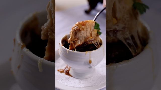 Настоящий луковый суп. Сырное безумие. #французскаякухня