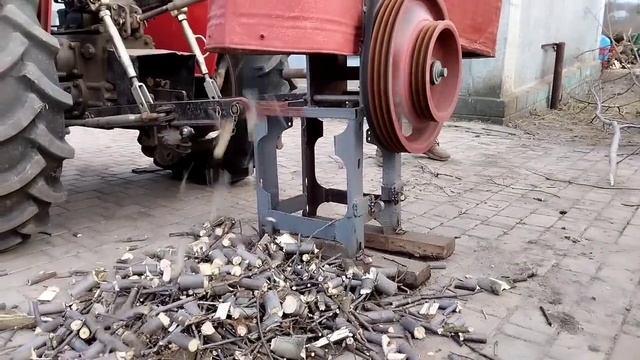 ?Стрибок інженерної думки?❗ Встановив ДВЗ двигун ❗ Подрібнювач гілок своїми руками?❗ смотреть онлайн