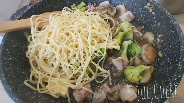 Спагетти и сливочный соус вот что я люблю ! смотреть онлайн