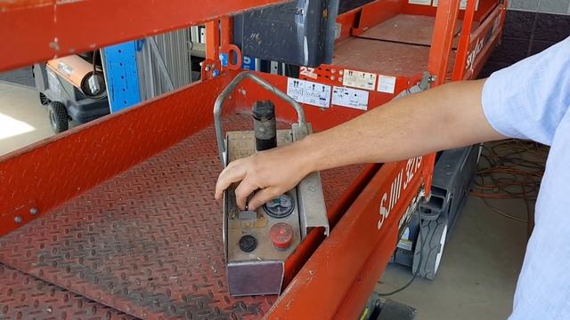 Scissor Lift - Learn how to use the Sky Jack смотреть онлайн