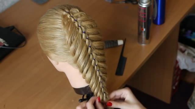 Как закончить косу. Как оформить бант из остатка лент в конце плетения. Как закрепить ленту лаком, смотреть онлайн