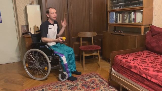"Сбей предмет" - игра с мячом на резинке смотреть онлайн