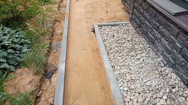 установка бордюров на сухую смесь-отмостка вокруг дома. ? смотреть онлайн