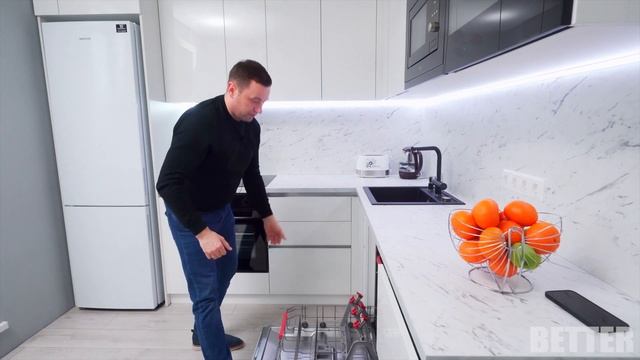 Встроенный телевизор в угловой кухне | Built-in TV in the corner kitchen смотреть онлайн