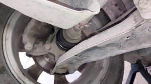 Замена задних тормозных колодок на Nissan almera n16.