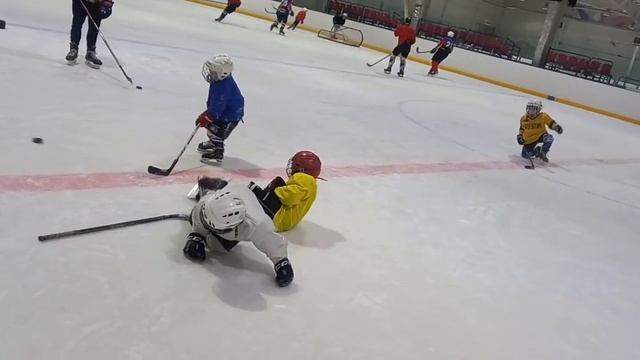 Играем в футбол на льду!??? смотреть онлайн