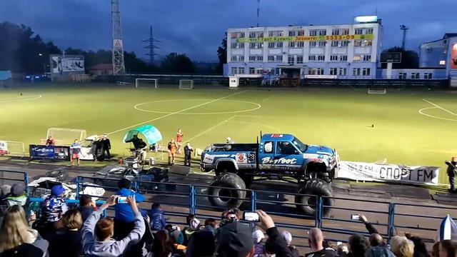 Бигфут давит тачки смотреть онлайн