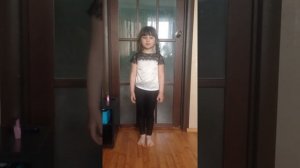 Ребенок читает стихотворение.