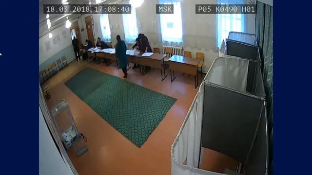 Вброс бюллетеней на 18:35 минуте. Избирательный участок №490 в г. Дербент смотреть онлайн