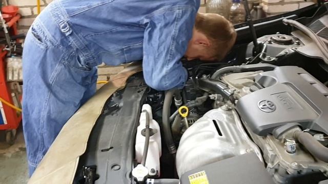 Камри 50. Замена ламп ближнего света(ксенон) смотреть онлайн