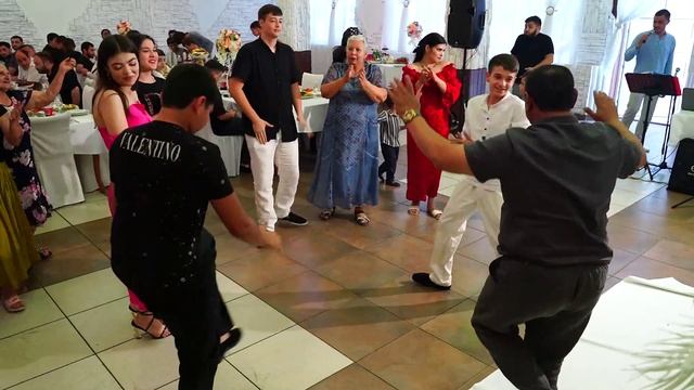 КРЕСТИНЫ ВАНИ И ЛЁВЫ ! ЦЫГАНСКИЕ КРЕСТИНЫ ! смотреть онлайн