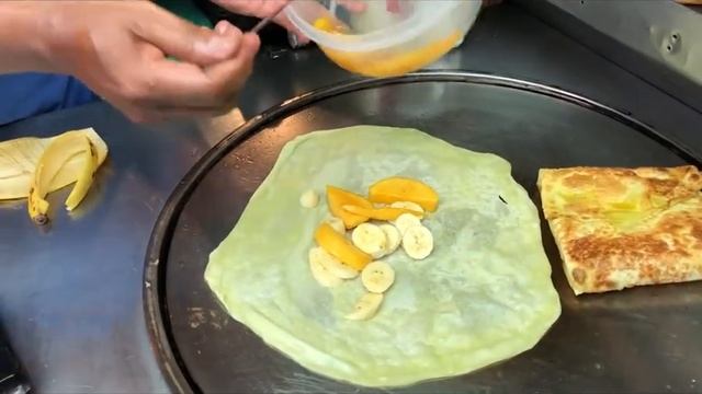 Таиландская уличная еда Блины с манго и бананом смотреть онлайн