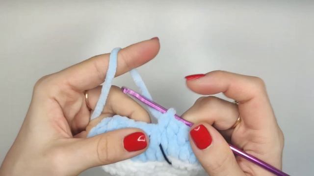 Пинетки крючком из плюшевой пряжи для новорожденных. Подробный МК для начинающих. Пинетки за 1 час. смотреть онлайн
