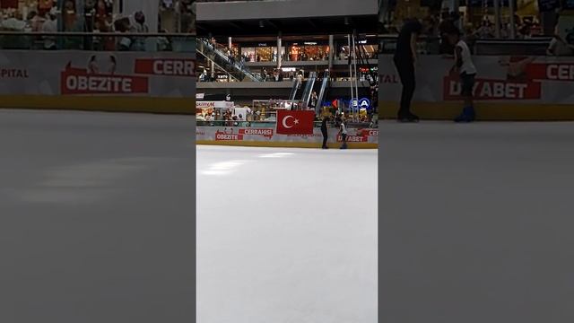 Pelikanda Buz Pateni(1) смотреть онлайн