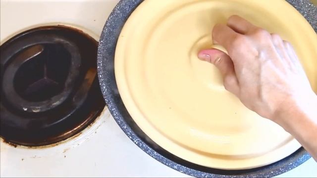 СОЧНЫЕ КУРИНЫЕ БЕДРА С КОРОЧКОЙ по рецепту ЦЫПЛЕНОК ТАБАКА. На сковороде БЕЗ ГНЕТА. Почти классика. смотреть онлайн