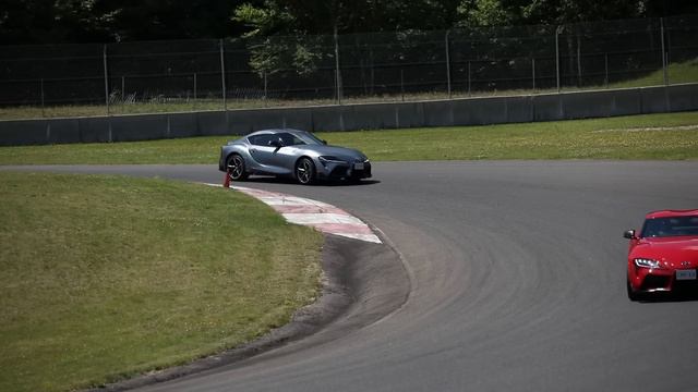 2020 Toyota Supra | First Drive | Driving.ca смотреть онлайн