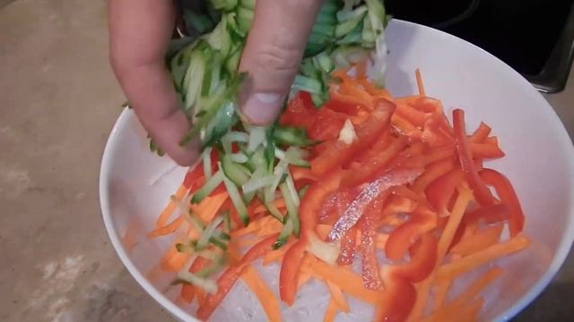 САЛАТ ФУНЧОЗА ПО-КОРЕЙСКИ с ОВОЩАМИ | Как приготовить ФУНЧОЗУ и усилить её вкус в РАЗЫ? смотреть онлайн