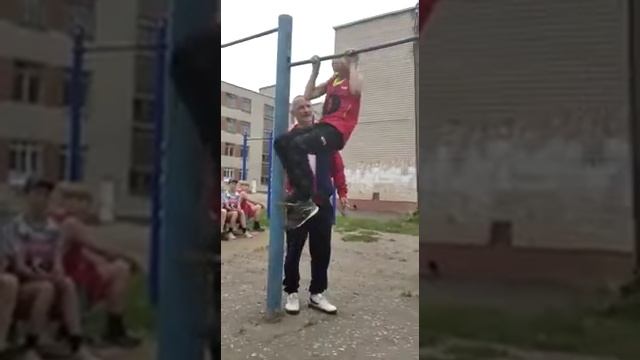 Летний лагерь(Подтягивание на турнике) смотреть онлайн