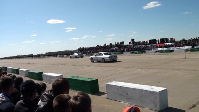 Nissan GT-R vs Toyota Mark 2 смотреть онлайн