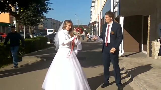 КАК БИТЬ БОКАЛЫ смотреть онлайн