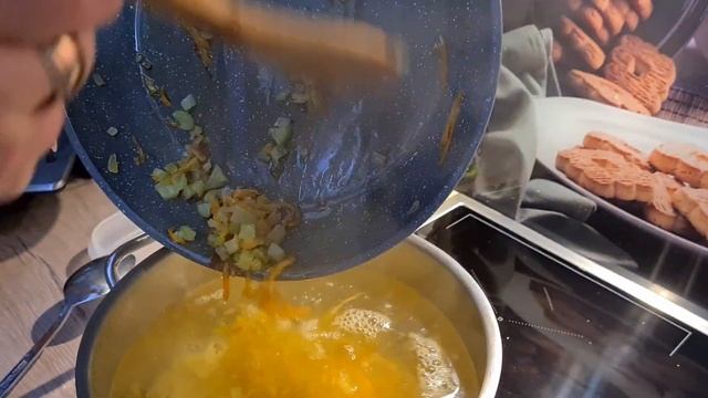 СЫРНЫЙ СУП С ФРИКАДЕЛЬКАМИ. Хоть каждый день готов его кушать. Käsesuppe mit Frikadellen. смотреть онлайн