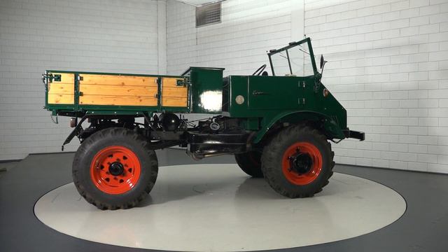 Mercedes-Benz Unimog 411 Cabriolet | Extensively restored | 1961 -VIDEO- www.ERclassics.com смотреть онлайн