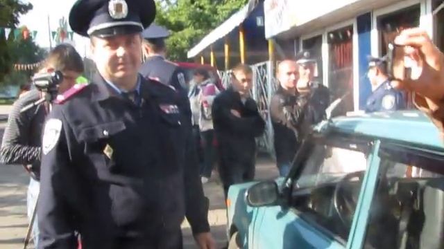 Наша милиция нас НЕ бережет, увы !!! смотреть онлайн