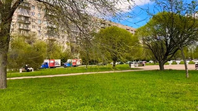 Пошли прогуляться вот такая прекрасная весенняя прогулка 8.05.+12 травка зеленеет солнышко светит смотреть онлайн
